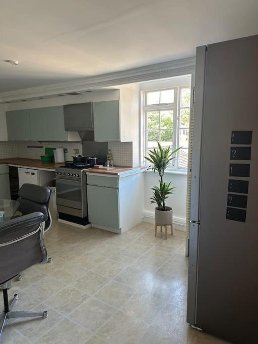 4-bed At The Grand Hotel, Apartment Folkestone