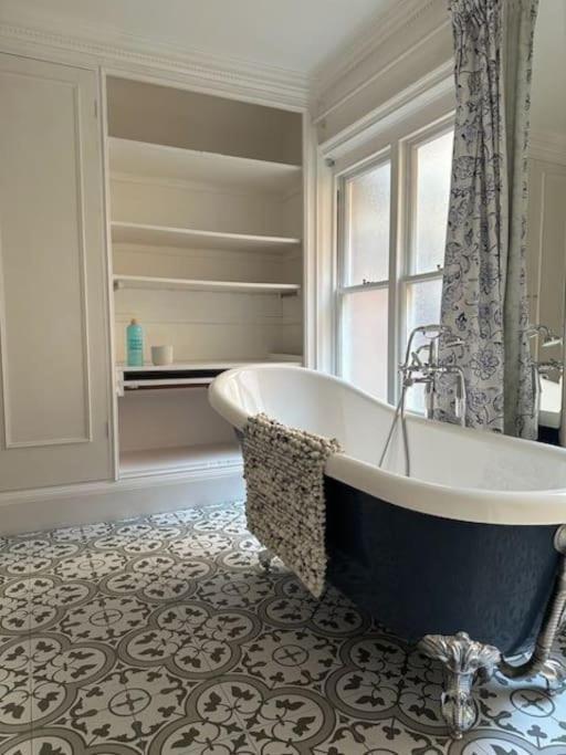 4-bed At The Grand Hotel, Apartment Folkestone